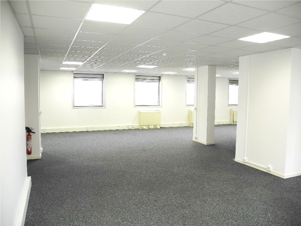 To let / For sale – 239 m² of offices in Noisy-le-Grand