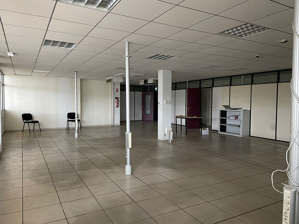 To let – 5,000 m² industrial building – Marcel Doret area, Calais (62)