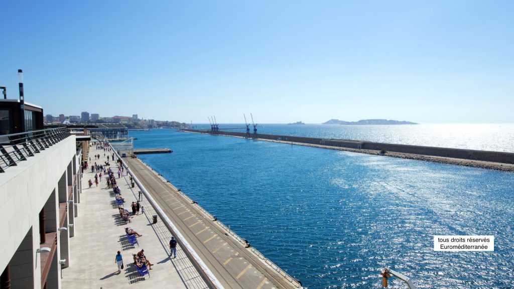 To let – Offices in a co-working space in the Joliette Business District – 2nd arrondissement of Marseille