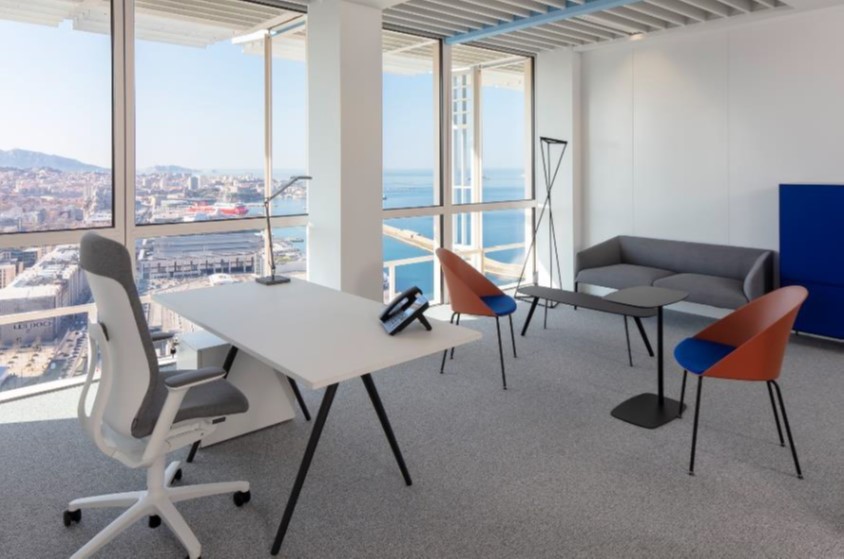 To let – Offices in a 1,300 m² co-working space in the Tour La Marseillaise – Euroméditerranée – 2nd arrondissement of Marseille