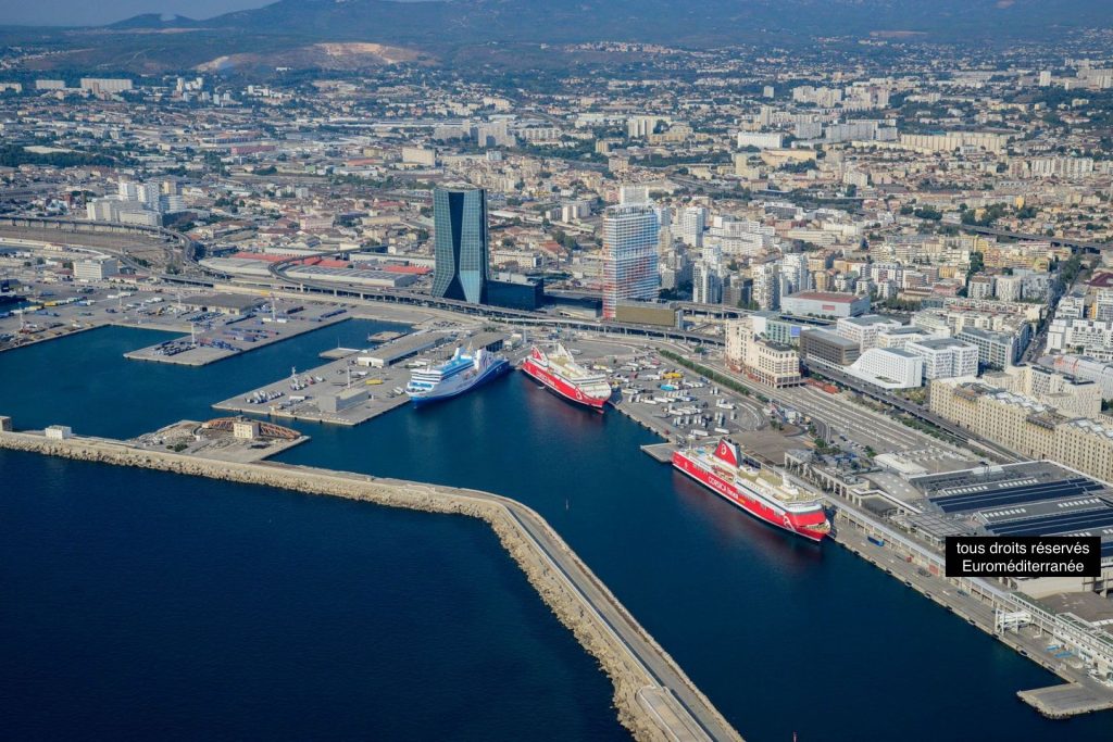 To let – Offices in a 1,300 m² co-working space in the Tour La Marseillaise – Euroméditerranée – 2nd arrondissement of Marseille