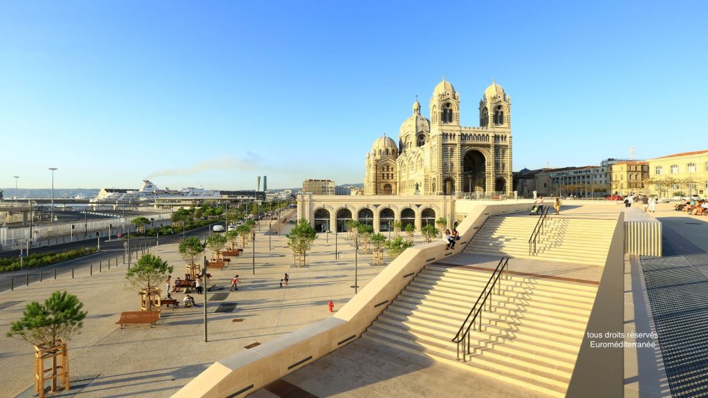 To let – Offices in a co-working space in the Euroméditerranée Central Business District – 1st arrondissement of Marseille