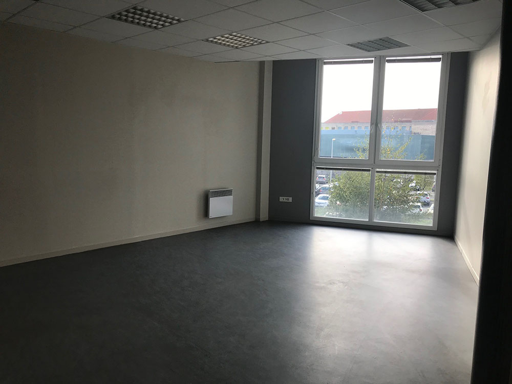 To let – 1,554 m² of offices, divisible from 518 m², in Calais – Pas-de-Calais (62)