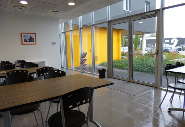 To let – offices ranging from 15 m² to 50 m² in Calais