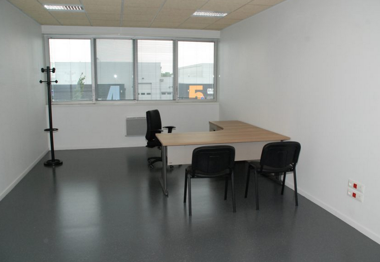 To let – offices ranging from 15 m² to 50 m² in Calais