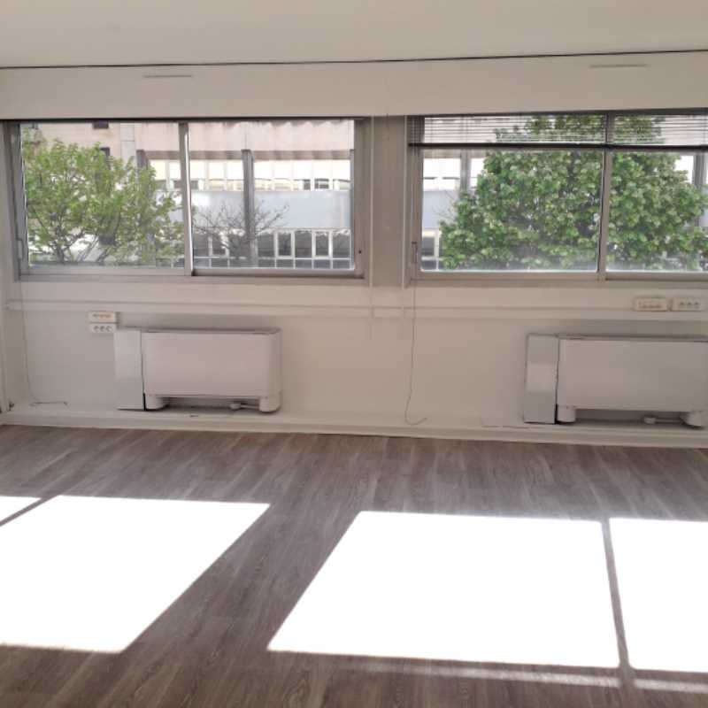 To let – 167 m² of offices in the Joliette district – 2nd arrondissement of Marseille