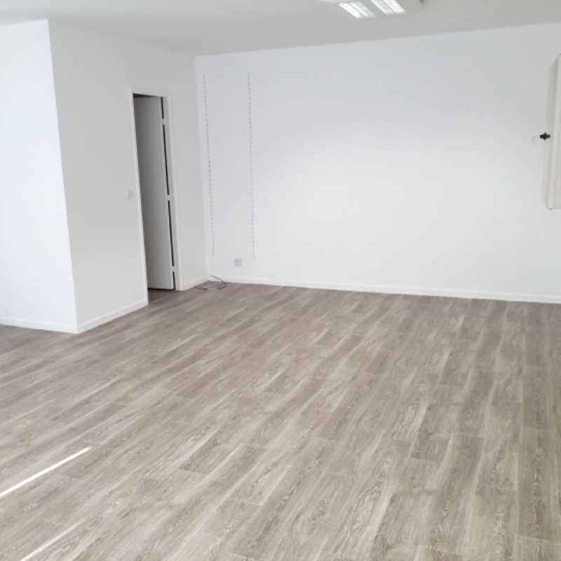 To let – 167 m² of offices in the Joliette district – 2nd arrondissement of Marseille