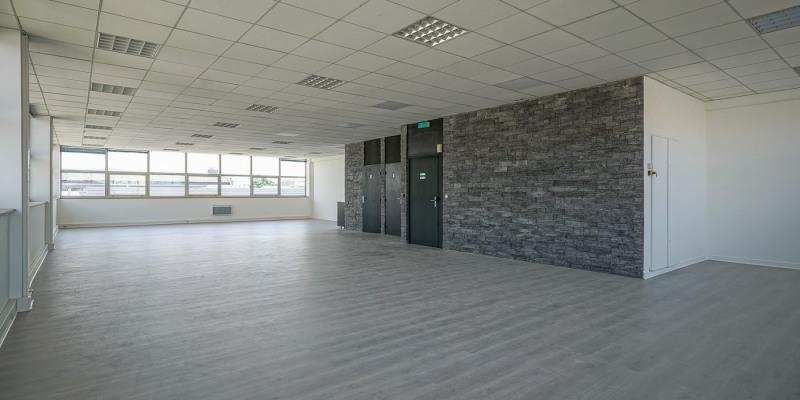 226 m² of offices to let in Bezons, near Paris