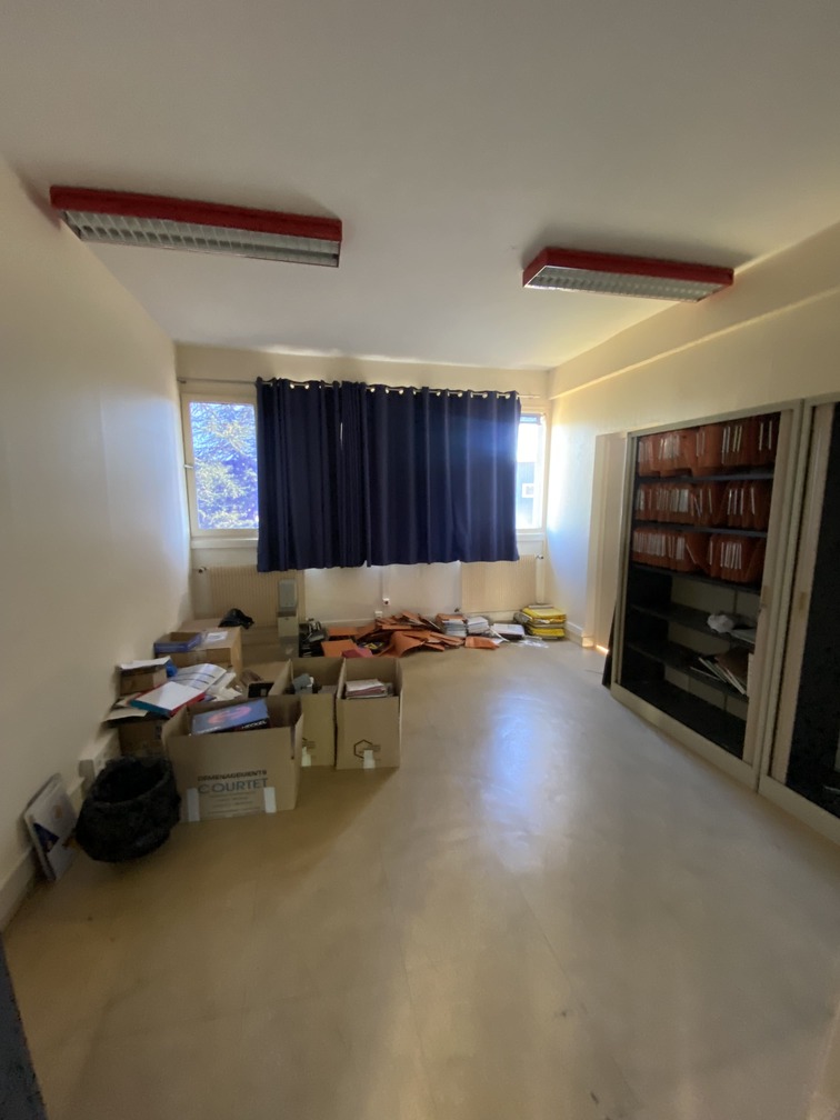 To let – 815 m² of offices in Champs-sur-Yonne, near Auxerre (89)