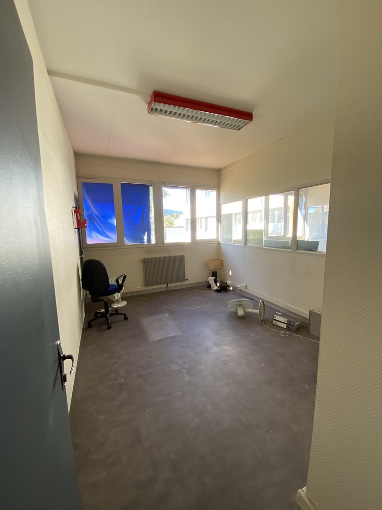 To let – 815 m² of offices in Champs-sur-Yonne, near Auxerre (89)