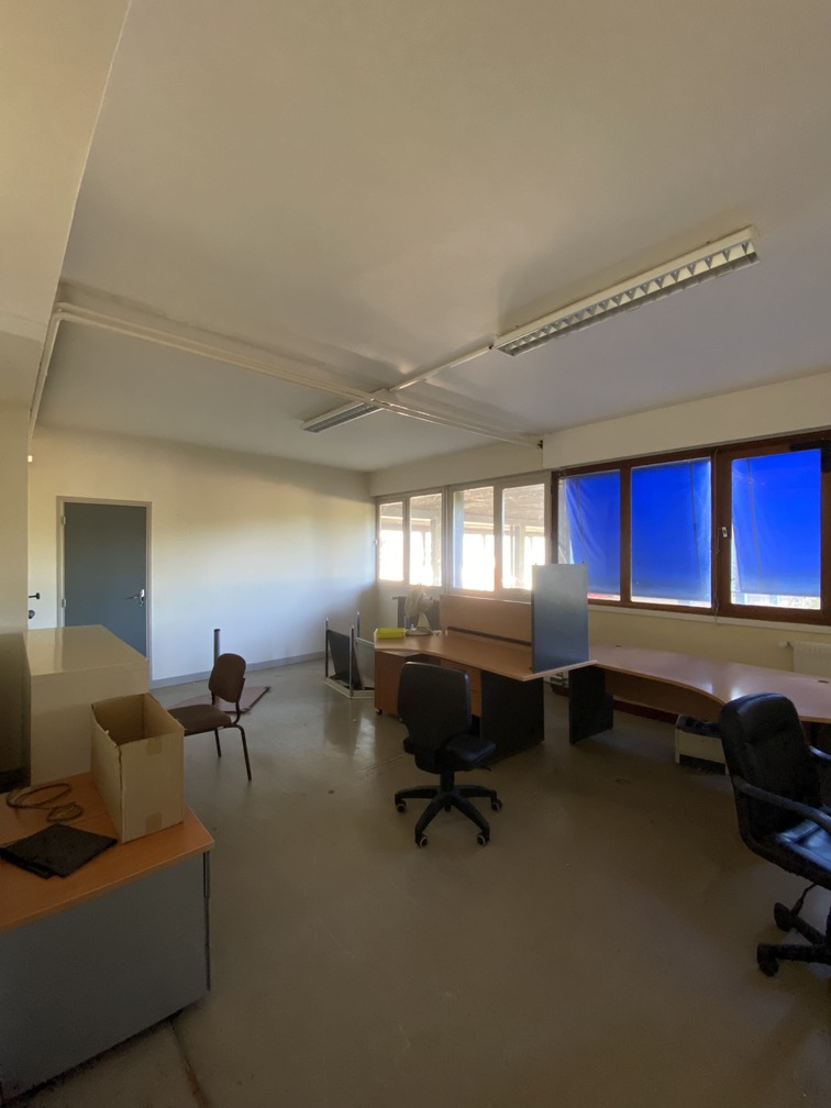 To let – 815 m² of offices in Champs-sur-Yonne, near Auxerre (89)