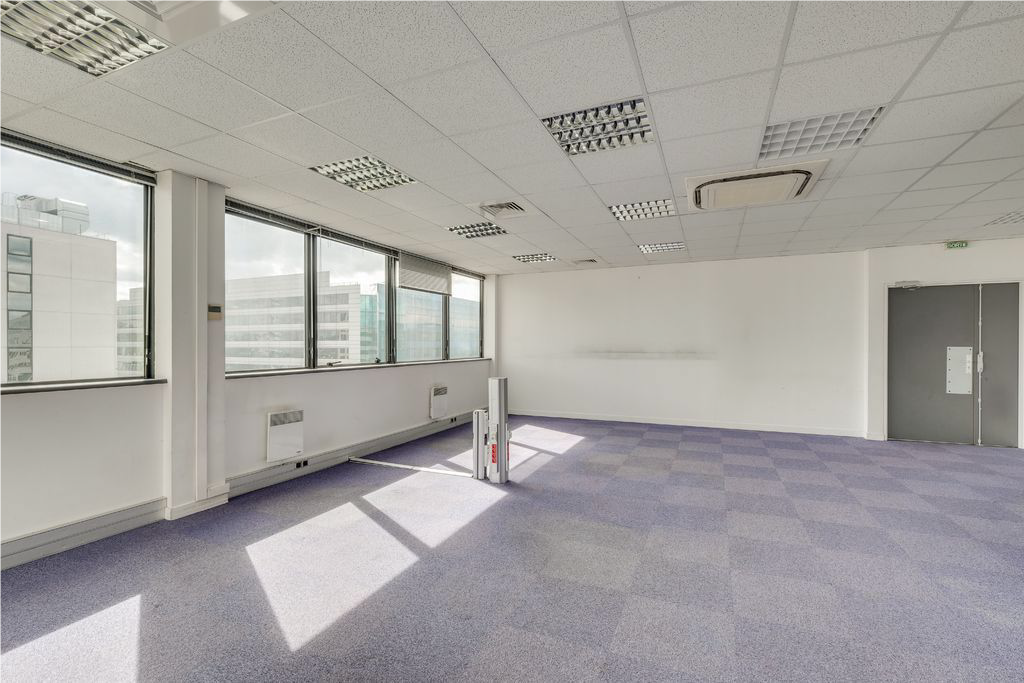 To let – modular offices ranging from 156 m² to 3,671 m² in Noisy-le-Grand