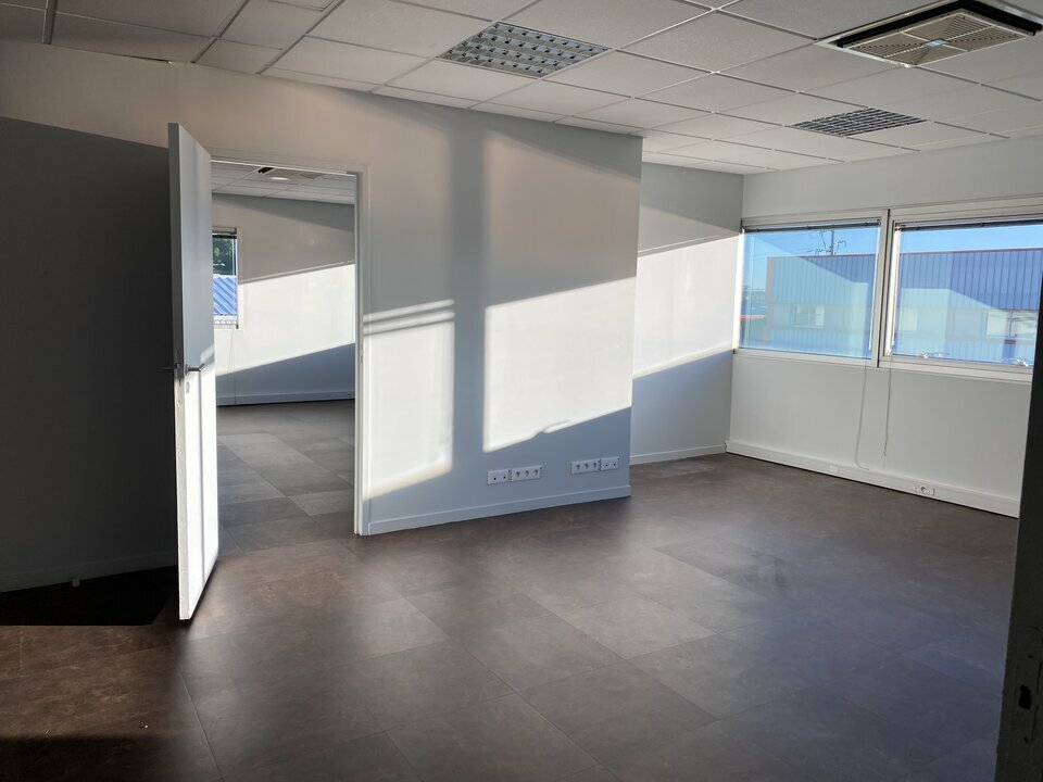 To let – modular offices ranging from 20 m² to 680 m² in Cenon, near Bordeaux (33)