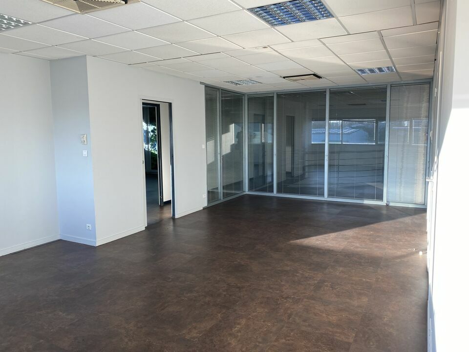 To let – modular offices ranging from 20 m² to 680 m² in Cenon, near Bordeaux (33)