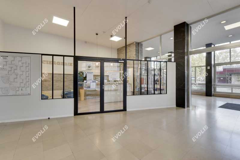To let – modular offices ranging from 279 m² to 865 m² in Clichy, near Paris (93)