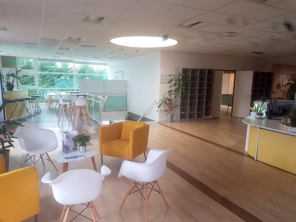 To let – Offices in a business incubator 25 minutes from Paris – Montesson (78)
