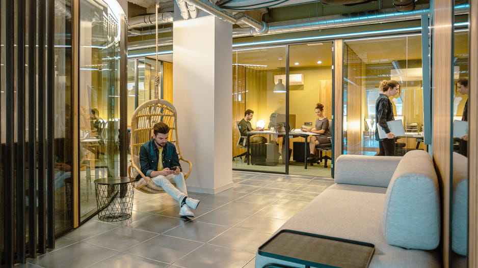 To let – Offices and co-working spaces in Andorra: from shared desks to private offices