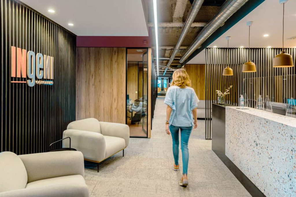 To let – Offices and co-working spaces in Andorra: from shared desks to private offices