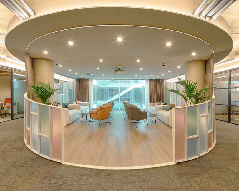 To let – Offices and co-working spaces in Andorra: from shared desks to private offices