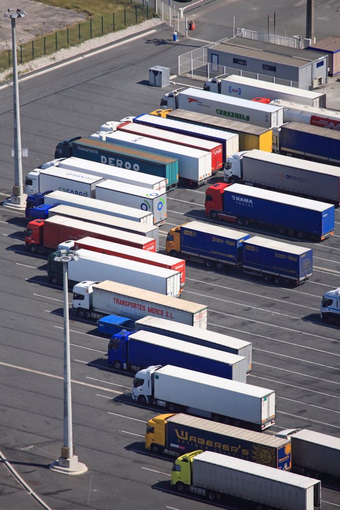 To let – 1,196 m² warehouse in Calais