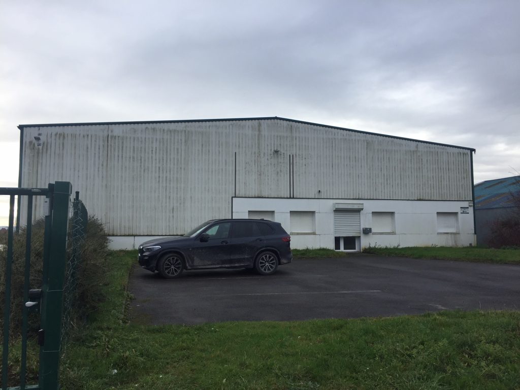 To let – 1,200 m² warehouse in Calais