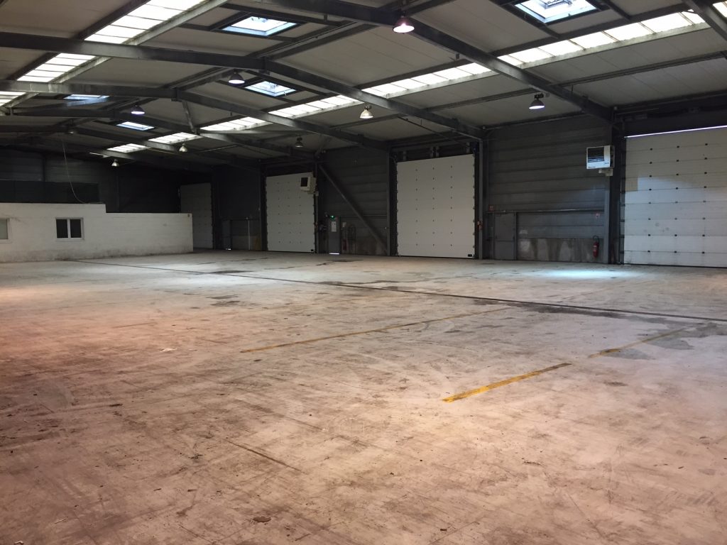To let – 1,200 m² warehouse in Calais