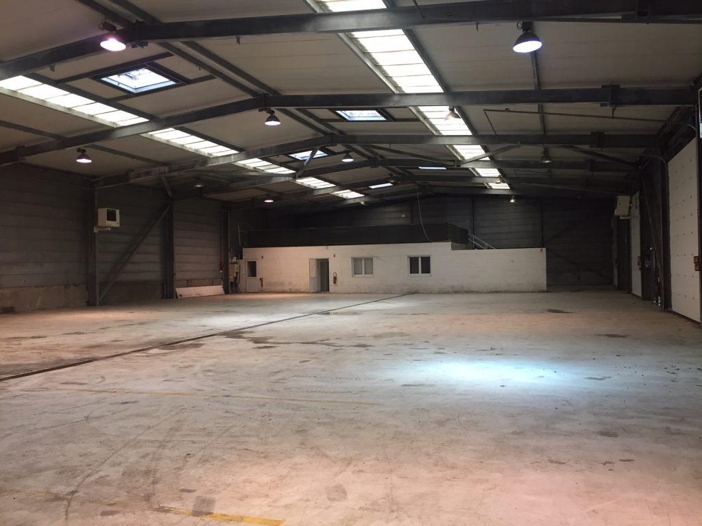 To let – 1,200 m² warehouse in Calais