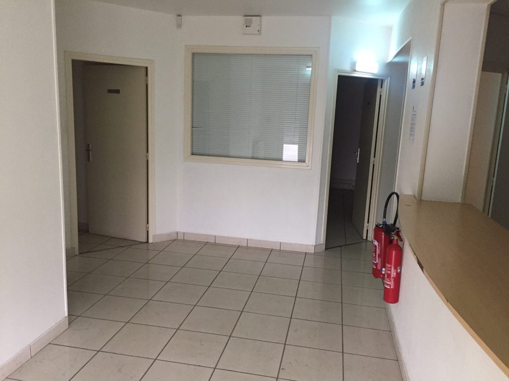 To let – 1,200 m² warehouse in Calais