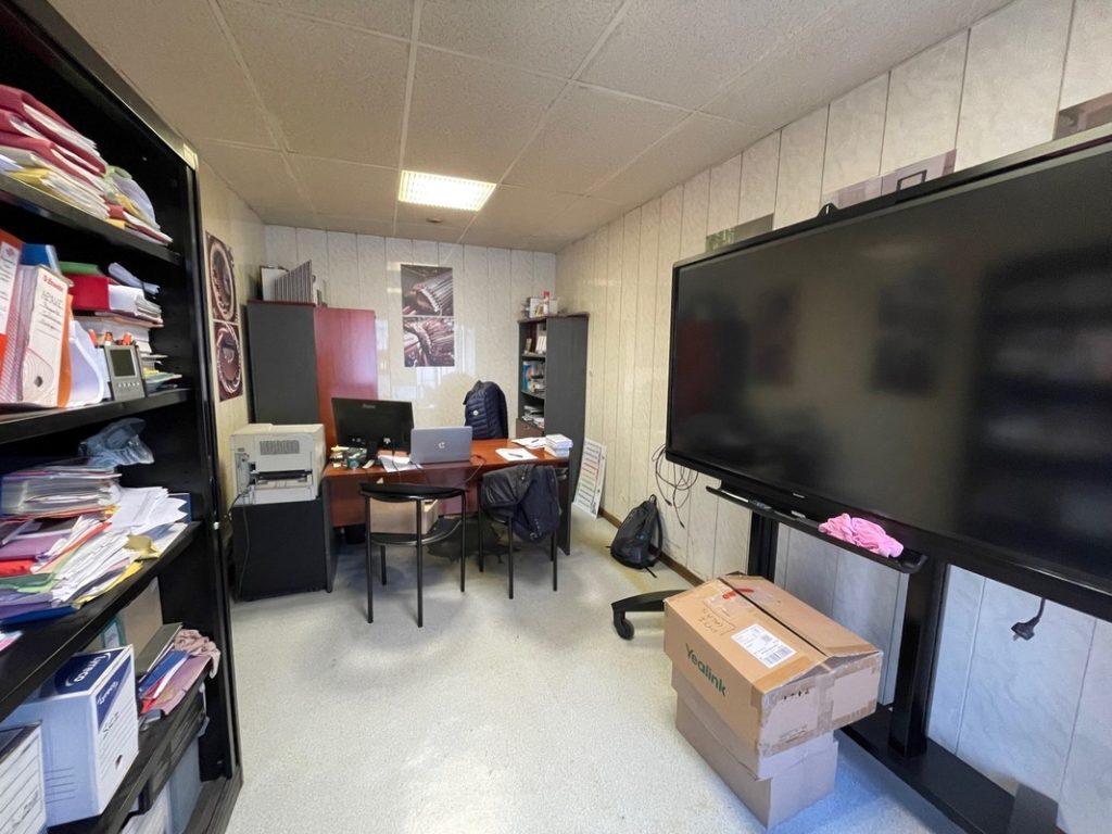 To let – 1,321 m² warehouse in Calais (62)
