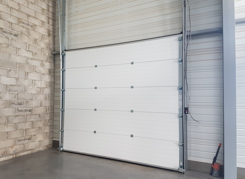 To let – 320 m² warehouse in Calais