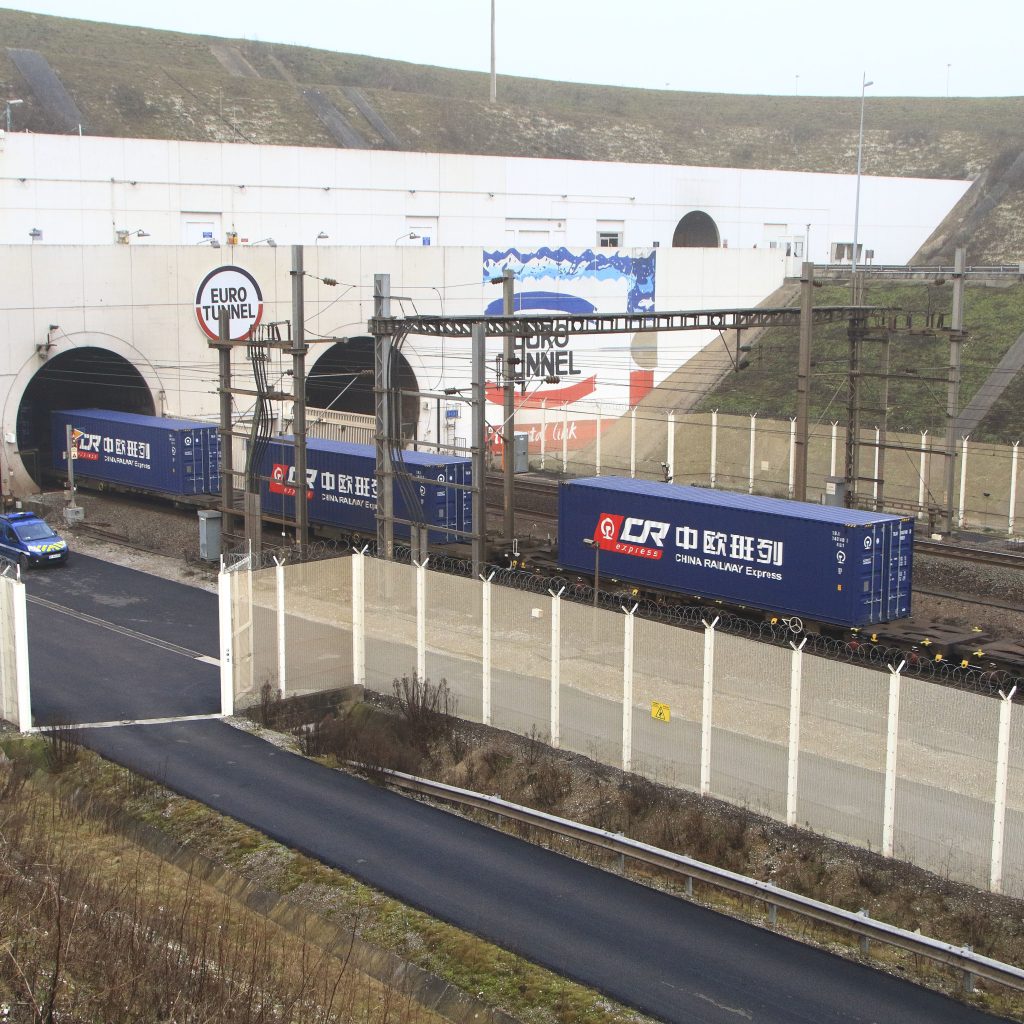 To let – 320 m² warehouse in Calais