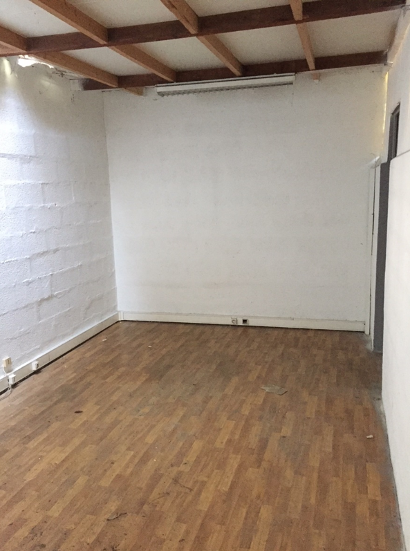 To let – 330 m² warehouse in the Terrasses de Coquelles business park in Calais – Pas-de-Calais (62)