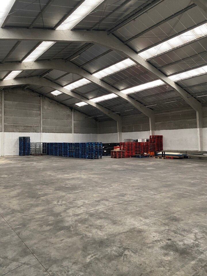 To let – 750 m² warehouse available in the ZI des Dunes industrial estate in Calais – Pas-de-Calais (62)