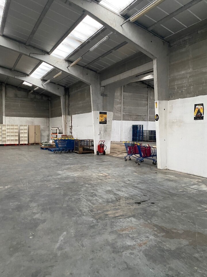 To let – 750 m² warehouse available in the ZI des Dunes industrial estate in Calais – Pas-de-Calais (62)
