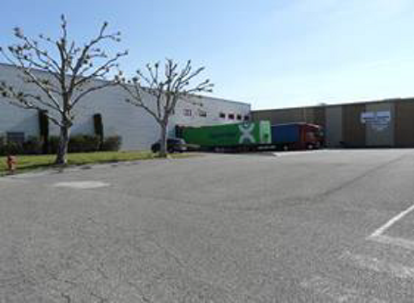 To let – 8,500 m² warehouse in Orange