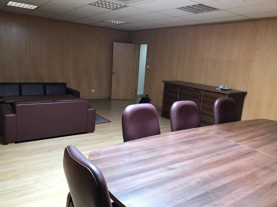 To let – divisible 2,400 m² warehouse in Calais