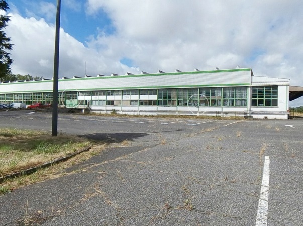 To let – 3,200 m² industrial warehouse in Champniers near Angoulême (16)