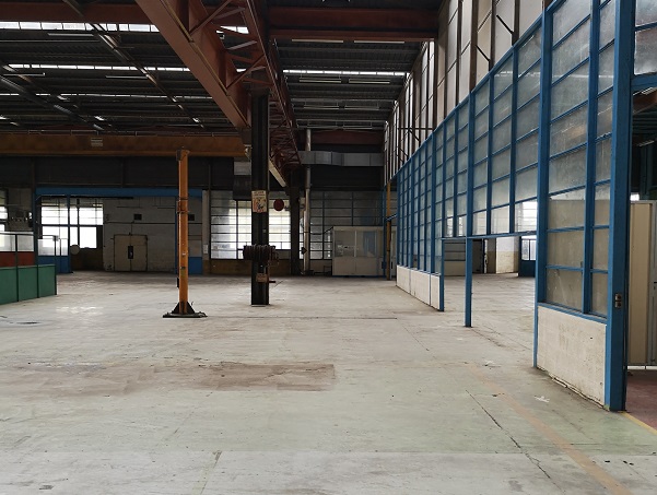 To let – 3,200 m² industrial warehouse in Champniers near Angoulême (16)