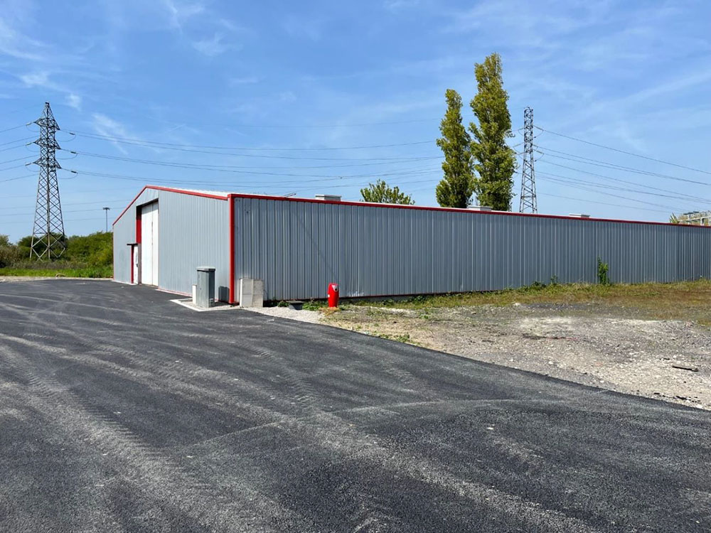 To let – 735 m² industrial warehouse in the Terrasses de Coquelles business park in Calais – Pas-de-Calais (62)