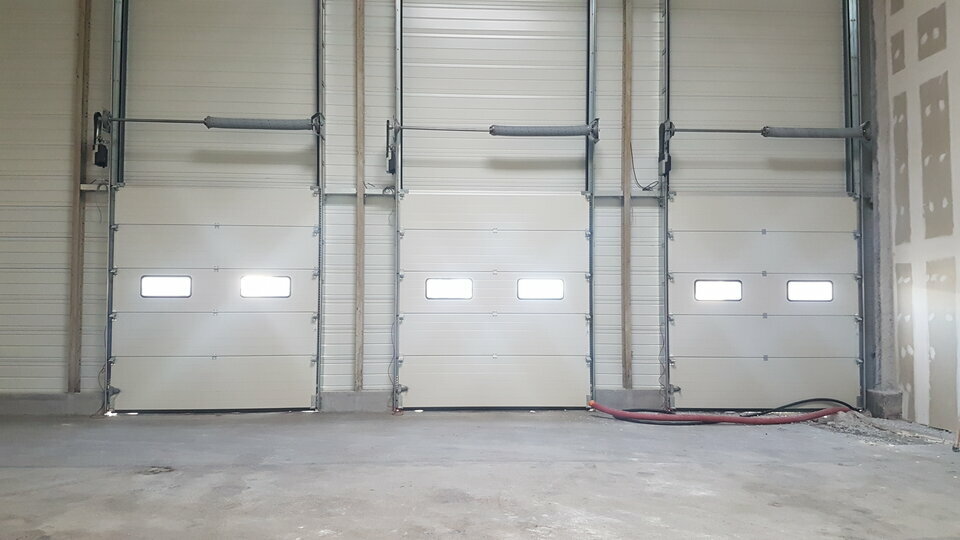 To let – a single, undivided warehouse of 12,817 m² in Bassens, near Bordeaux (33)