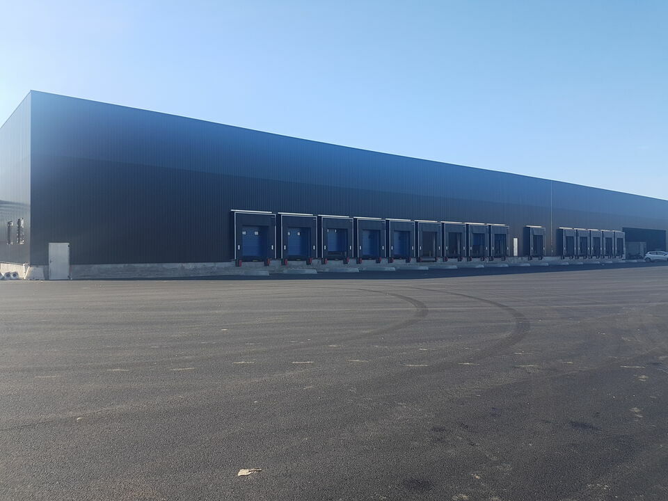 To let – a single, undivided warehouse of 12,817 m² in Bassens, near Bordeaux (33)