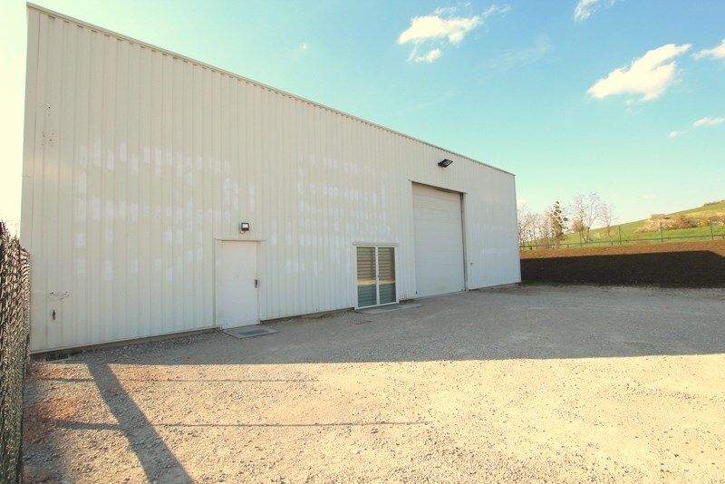 To let – 330 m² non-subdivisible warehouse in Saint-Léger-sur-Dheune, near Mâcon (71)