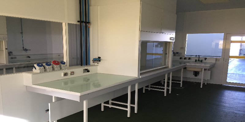 To let – Fully-equipped laboratories, 183 m², in Verniolle – Ariège (09)