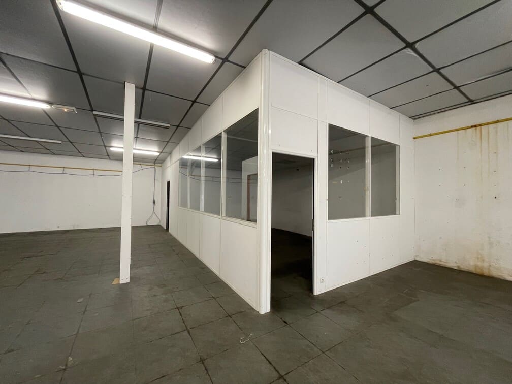 To let – 1,047 m² business premises near the Marcel Doret Business Park in Calais – Pas-de-Calais (62)