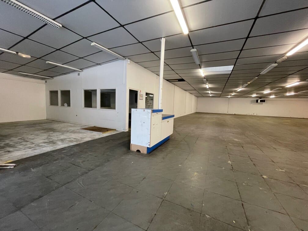 To let – 1,047 m² business premises near the Marcel Doret Business Park in Calais – Pas-de-Calais (62)