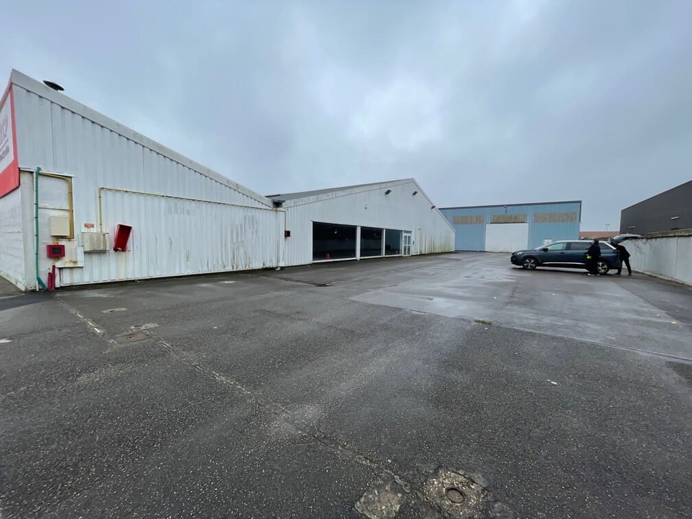 To let – 1,047 m² business premises near the Marcel Doret Business Park in Calais – Pas-de-Calais (62)