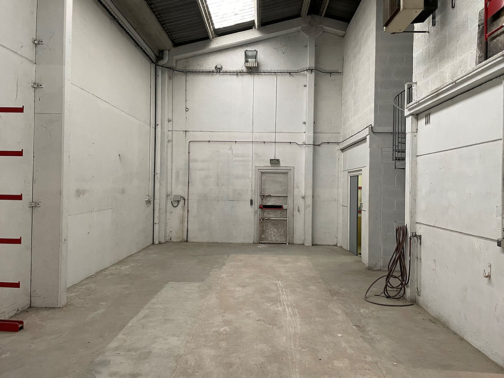 To let – 110 m² business premises in the Marcel Doret Business Park in Calais – Pas-de-Calais (62)