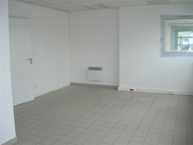 To let – 193 m² business premises in Calais – Pas-de-Calais (62)