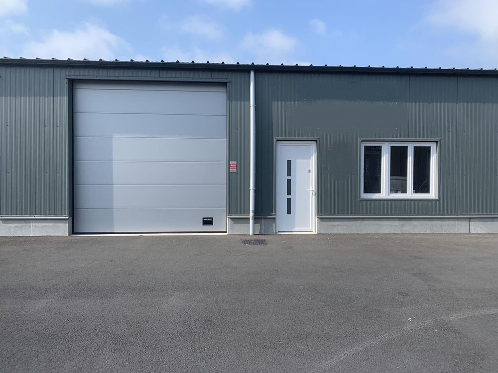 To let – 300 m² business premises near the Parc d’activité de la Turquerie in Calais – Pas-de-Calais (62)