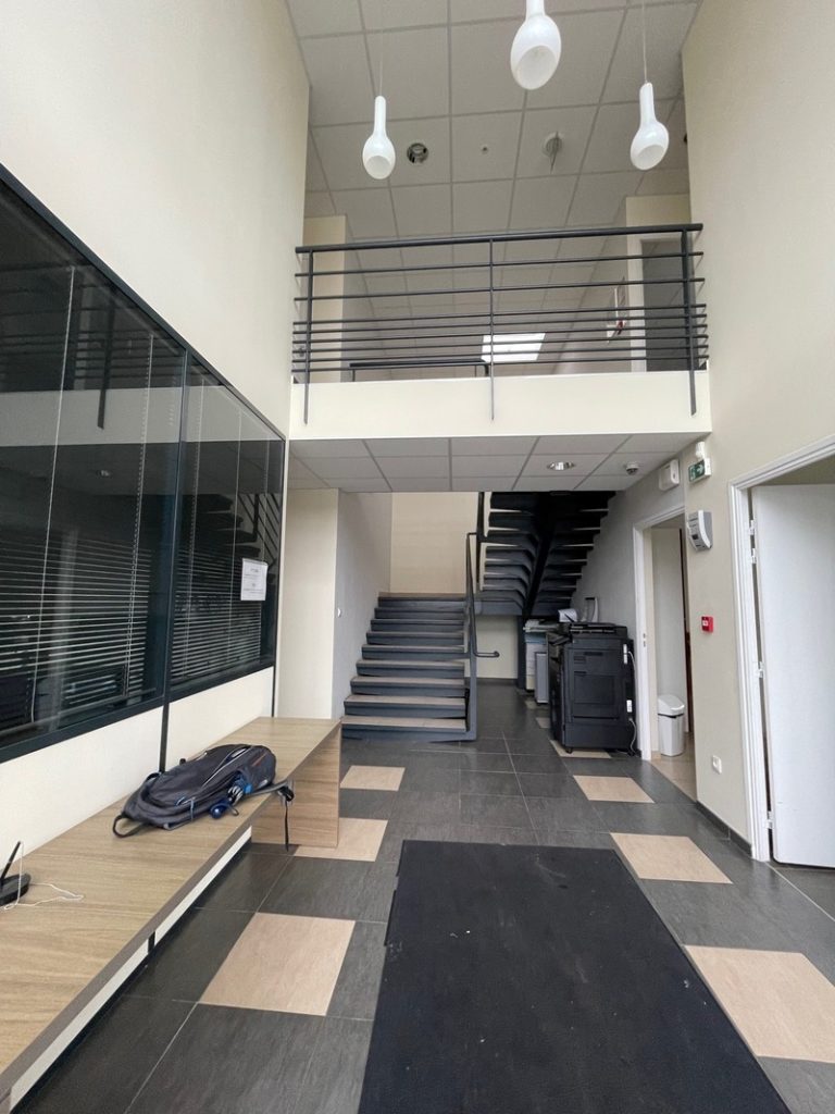 To let – 700 m² business premises in the Marcel Doret Business Park in Calais (62)